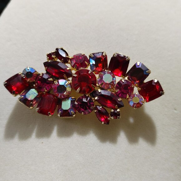 Brooch Red Aurora Borealis Rhinestone Gold Tone Vintage Setting Pinback Prong - Picture 8 of 11